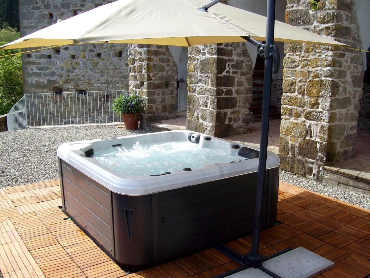 Casola in Lunigiana Ancient Farmhouse With Private Heated Hot Tub And Poolヴィラ エクステリア 写真