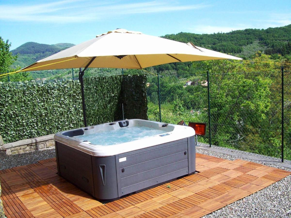 Casola in Lunigiana Ancient Farmhouse With Private Heated Hot Tub And Poolヴィラ エクステリア 写真